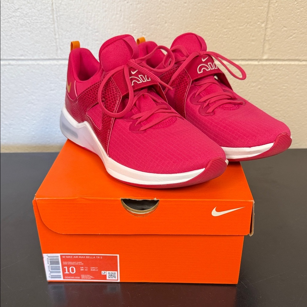 Nike Fuchsia Running Shoes